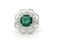 Anillo diseño floral con esmeralda y diamantes