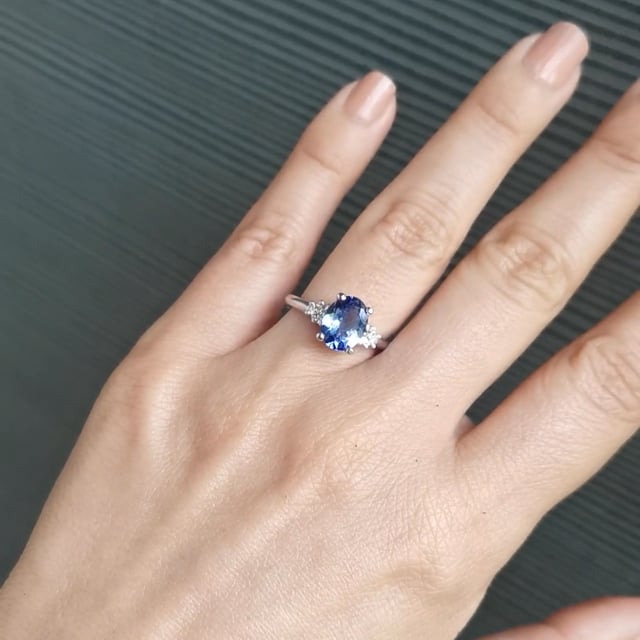 Precioso Anillo de Compromiso Oro Blanco 14k con Tanzanita y Diamantes. Anillos Piedras Naturales y Semipreciosas.
