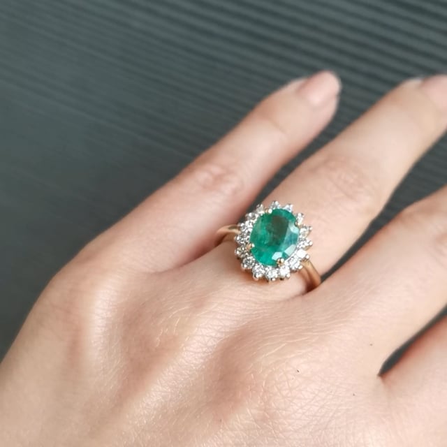 Anillo oro amarillo 14k con esmeralda y diamantes. Anillos de compromiso con Piedras naturales.