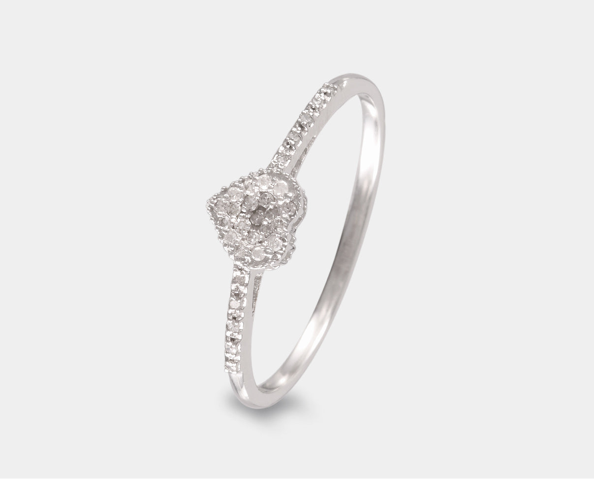 Magnifico Anillo de promesa con diamantes,  romántico diseño de corazón en Oro Blanco de 14 K.
