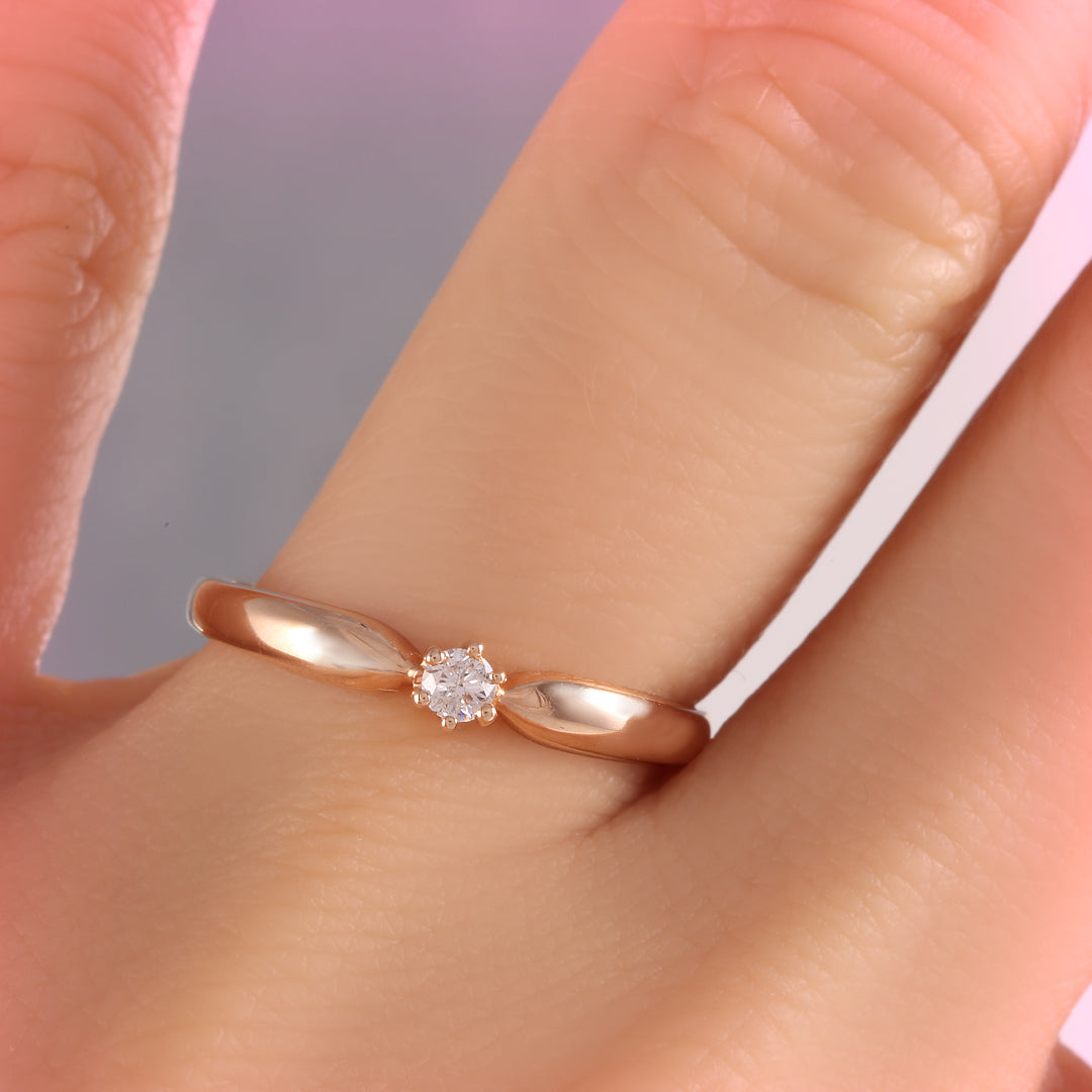 Anillo de compromiso con diamante. Anillo solitario con diamante, anillo de promesa con diamante.