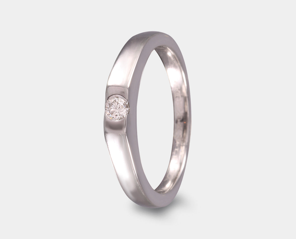 Anillo de compromiso oro blanco con diamante, anillo solitario en oro blanco con diamante. 