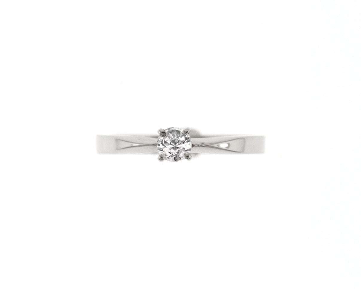 Anillo de compromiso con diamante. Anillo solitario con diamante. anillo de promesa.