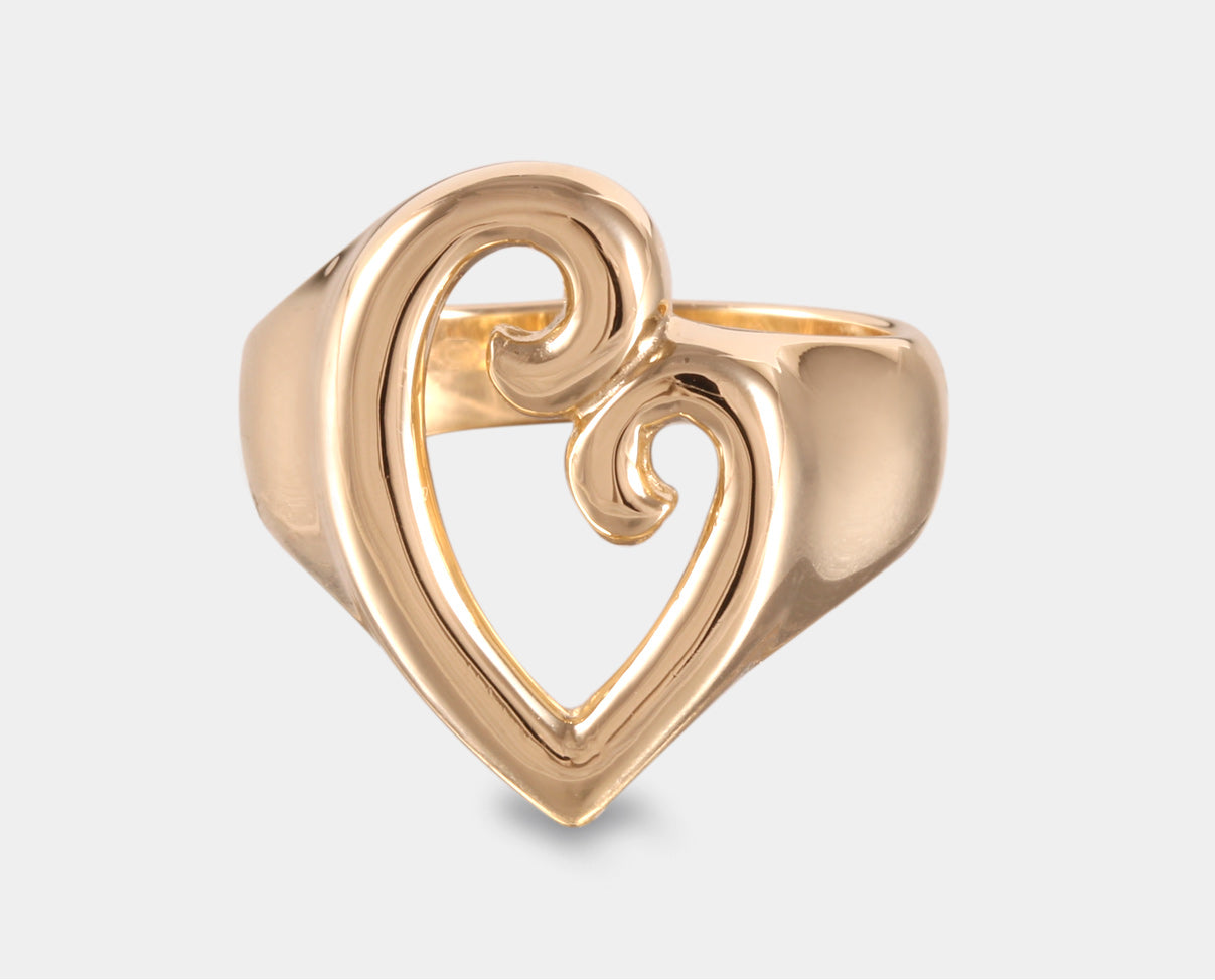 Anillo Oro Amarillo 14K con diseño de corazón que representa el amor de Mamá. Regalos día de las madres. 10 de mayo.