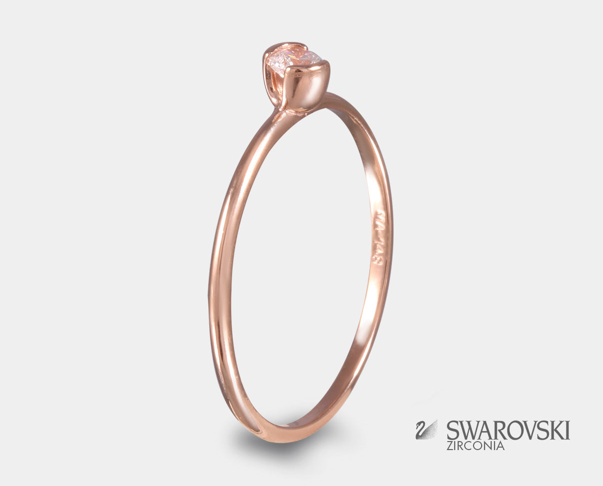 anillo solitario con zirconia swarovski oro rosa. anillo de compromiso. anillo de promesa. 