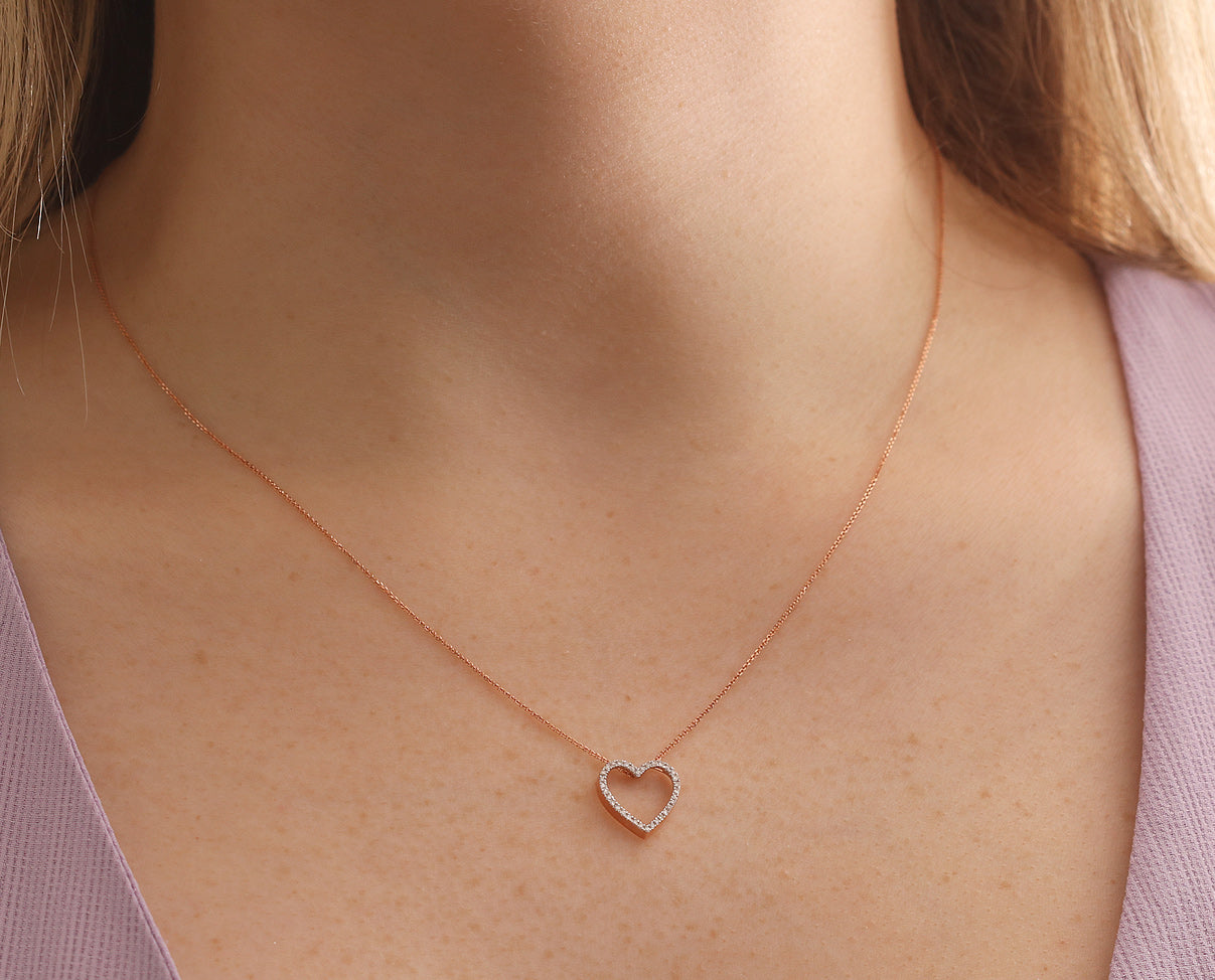 Cadena con dije corazón con diamante 0.11 ct