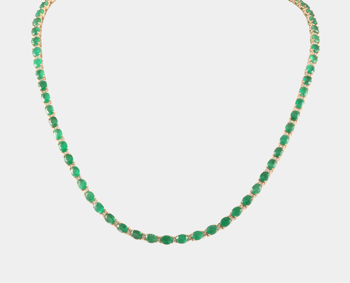 Gargantilla Oro Amarillo 14K con Esmeralda corte Oval y Diamantes. Joyería para dama. Joyas excepcionales.