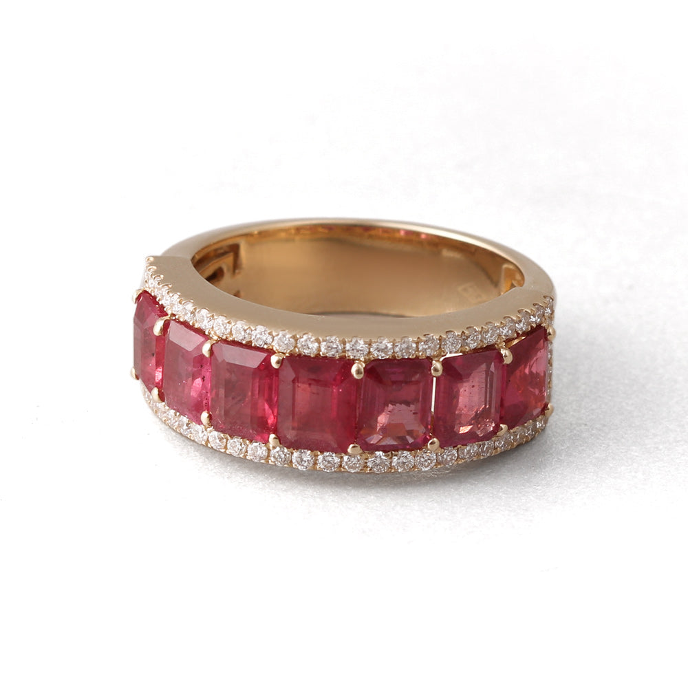 Anillo churumbela con rubíes y diamantes en oro amarillo