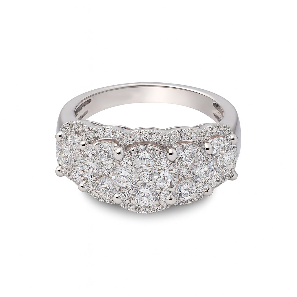 Anillo diseño cluster con diamantes