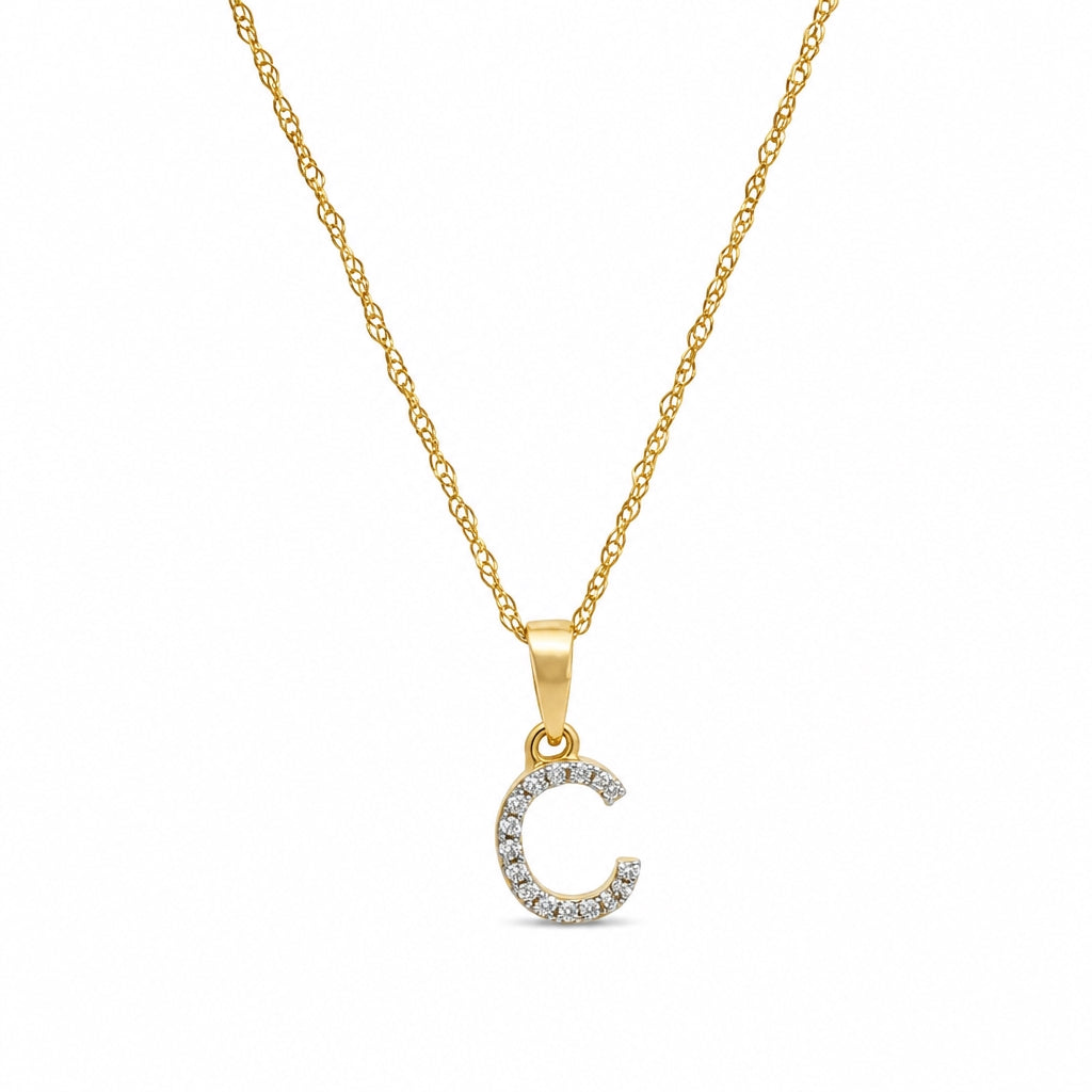 Cadena con dije de letra inicial con diamantes
