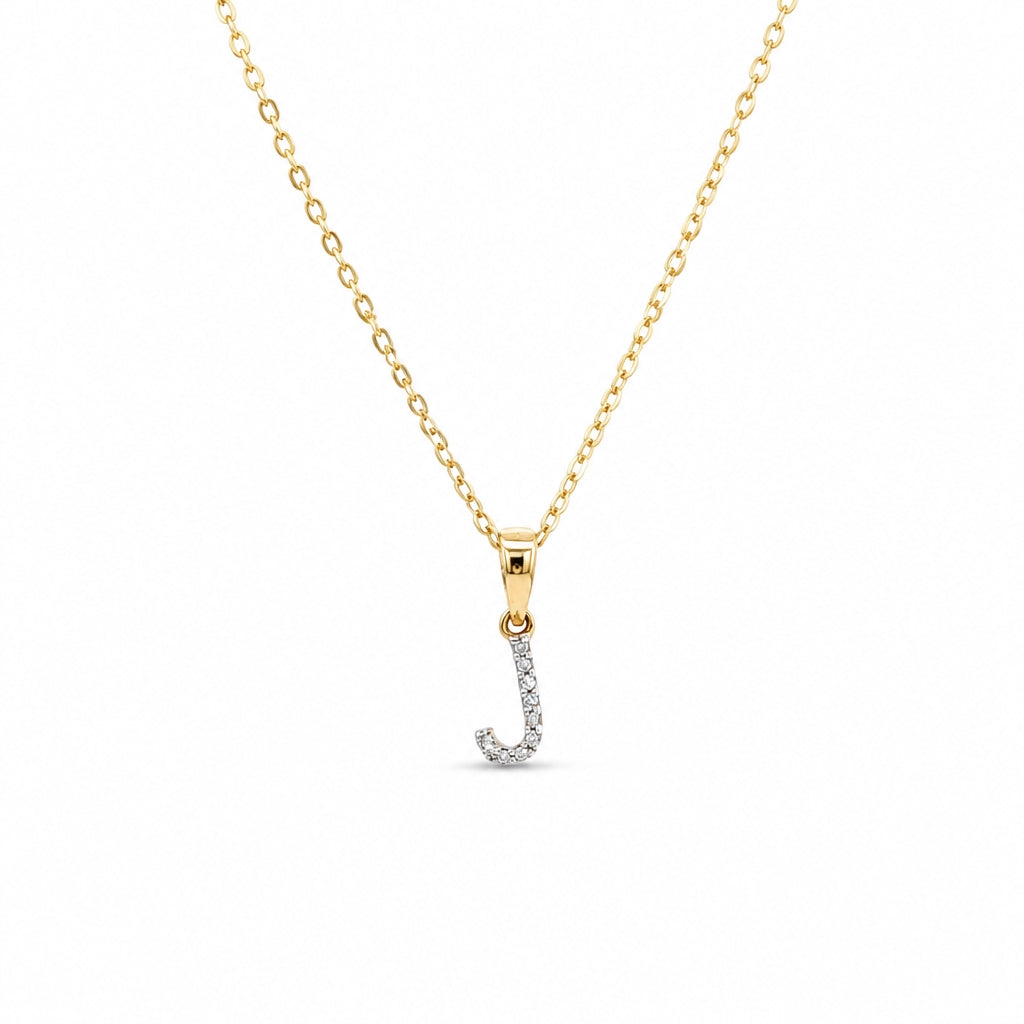 Cadena con dije de letra inicial con diamantes