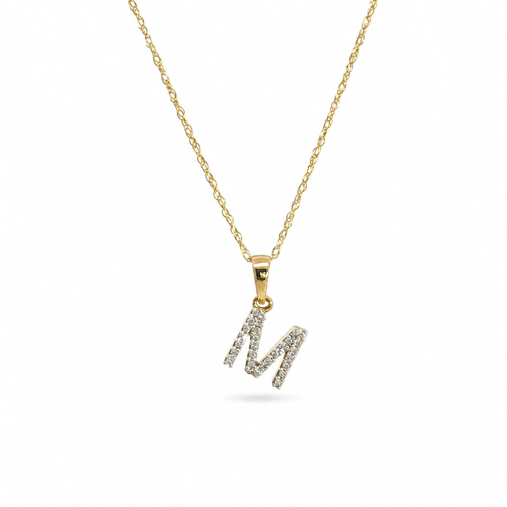 Cadena con dije de letra inicial con diamantes
