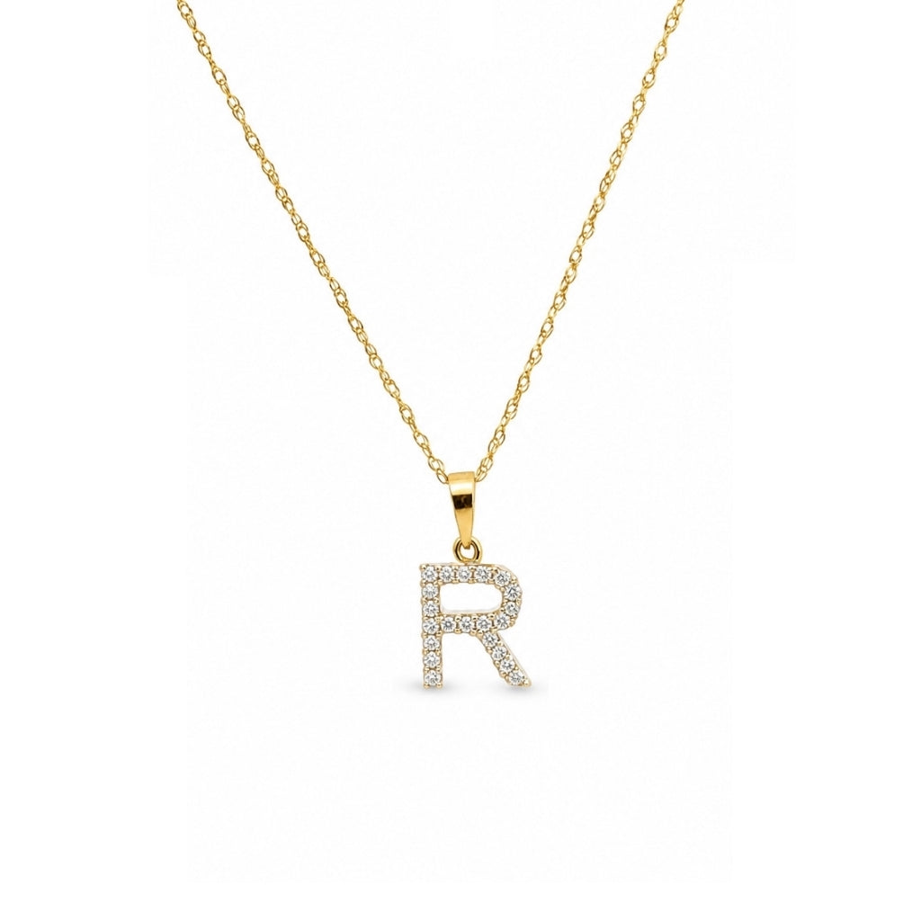 Cadena con dije de letra inicial con diamantes