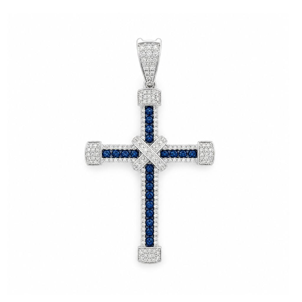 Dije con diseño de cruz con zafiro y diamantes