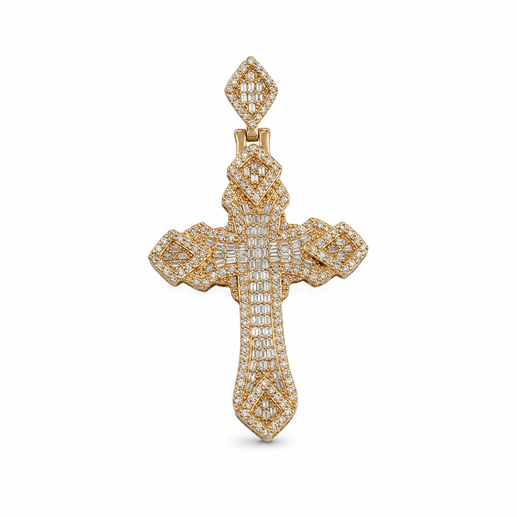 Dije con diseño de cruz y diamantes