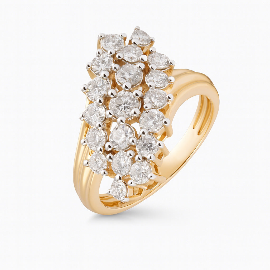 Anillo diseño racimo de diamantes