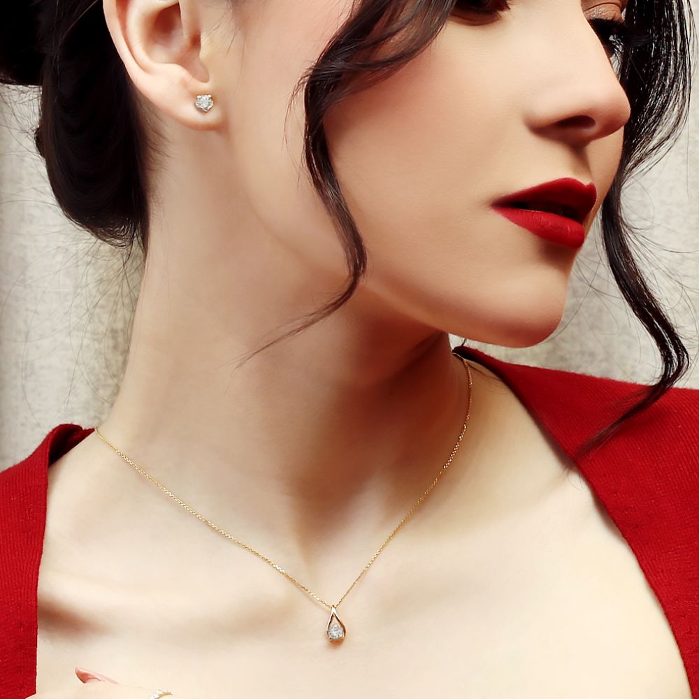 Juego de dije y aretes con diamante en oro blanco
