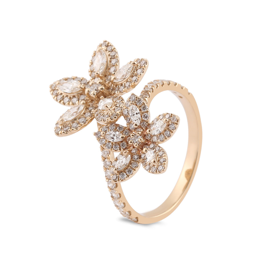 Anillo diseño floral con diamantes en oro rosa