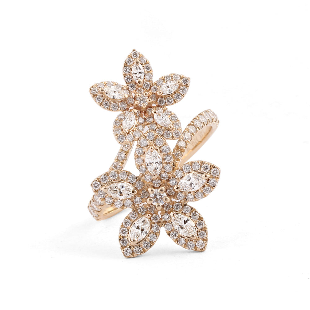 Anillo diseño floral con diamantes en oro rosa