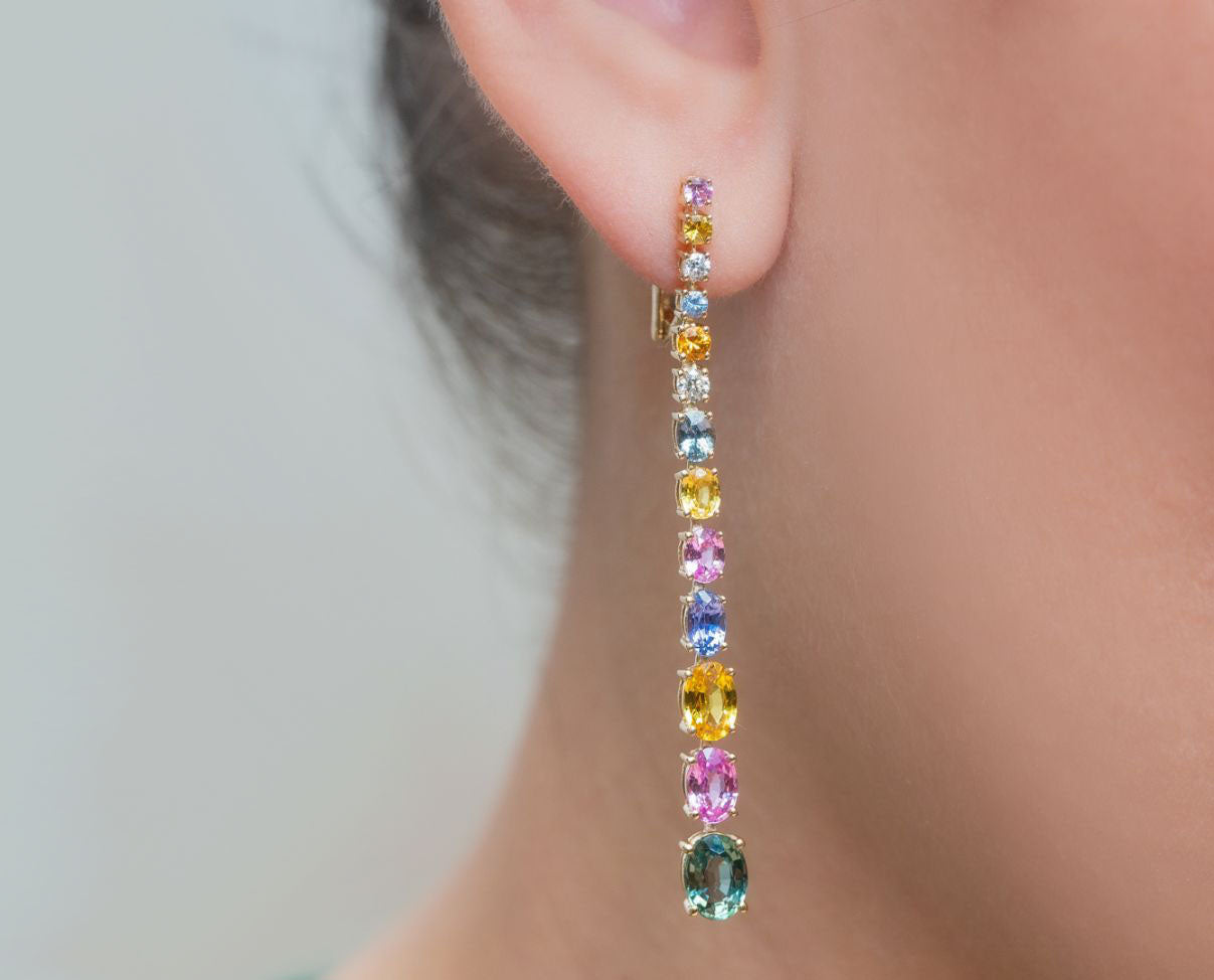 Aretes largos con zafiro multicolor
