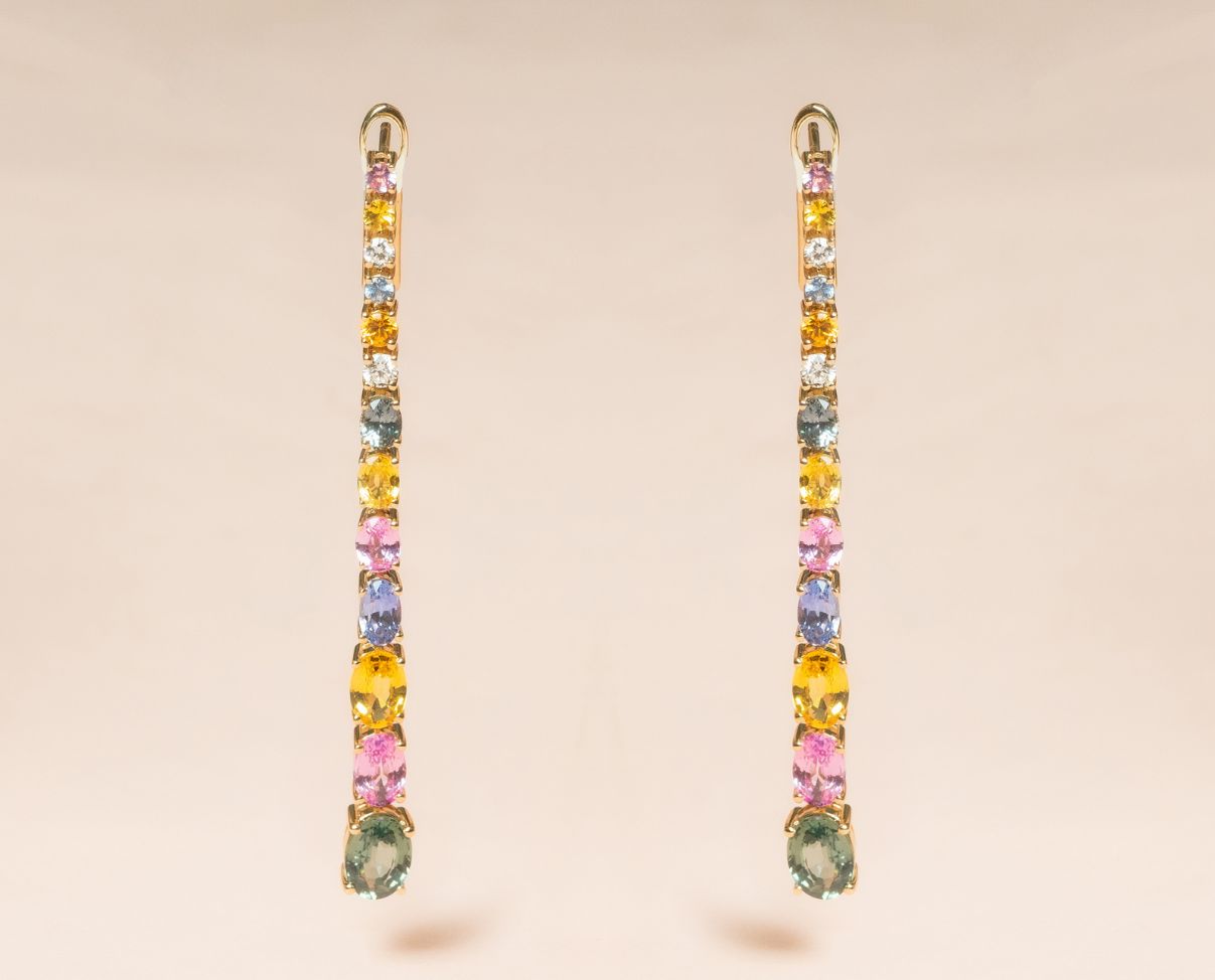 Aretes largos con zafiro multicolor
