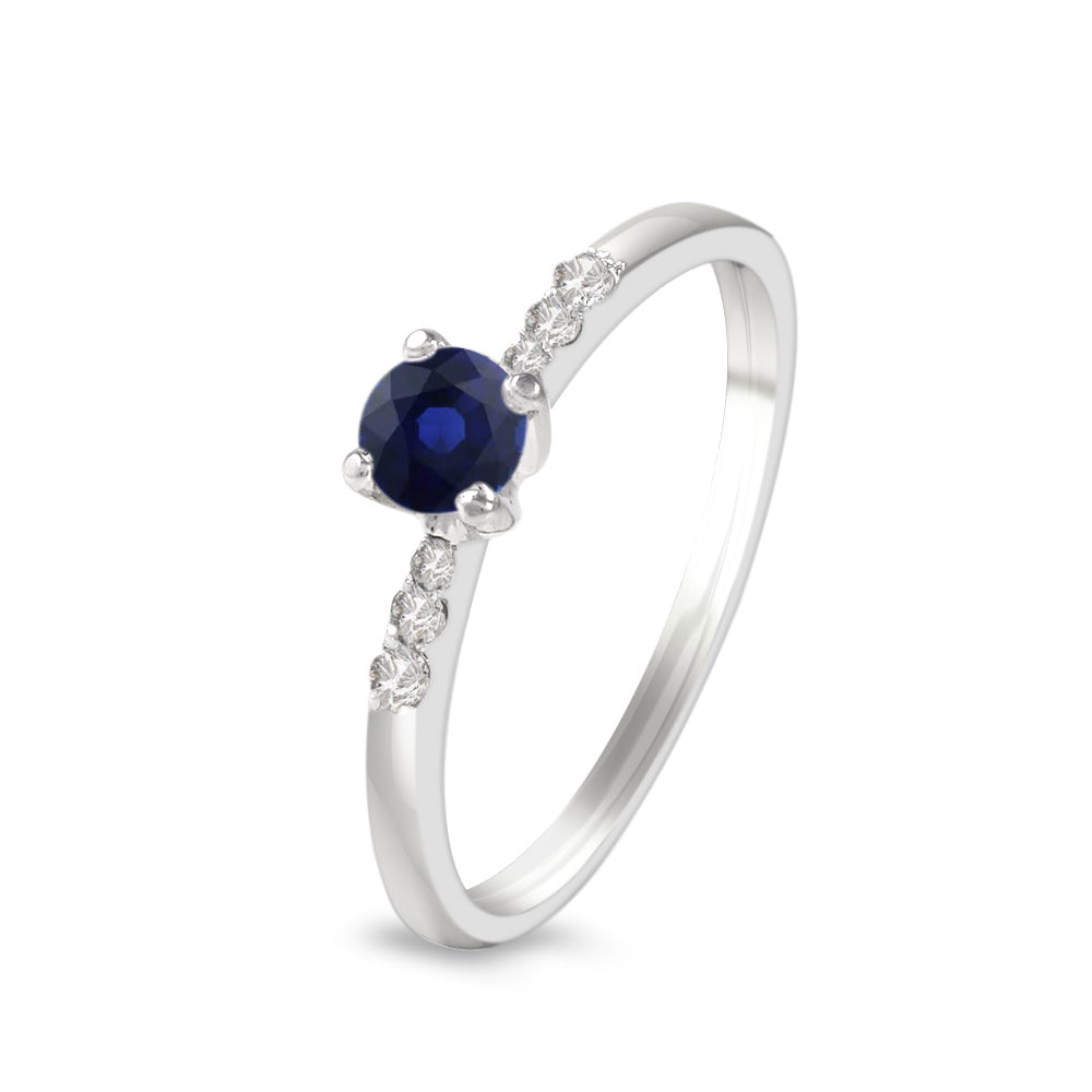 Anillo con zafiro y diamantes laterales
