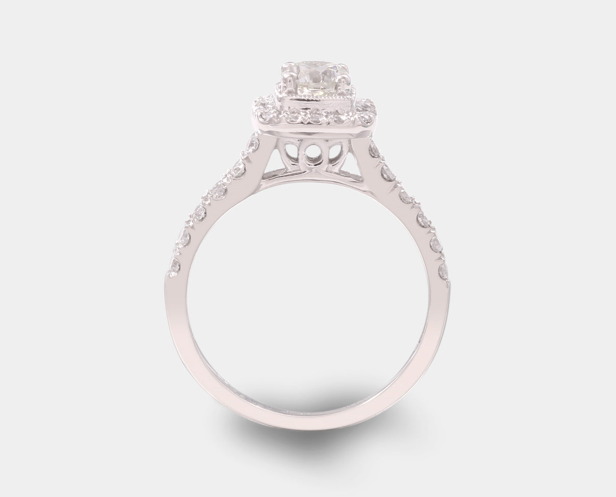 Anillo de compromiso con diamante central 0.60 ct  y diamantes laterales