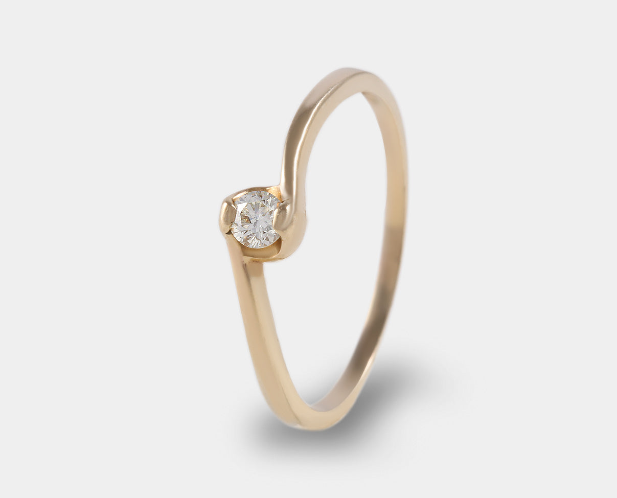 anillo de compromiso solitario oro amarillo con diamante