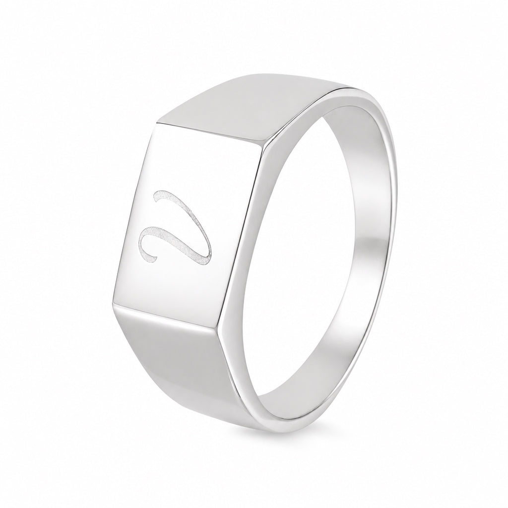 Anillo para hombre con grabado personalizado de inicial