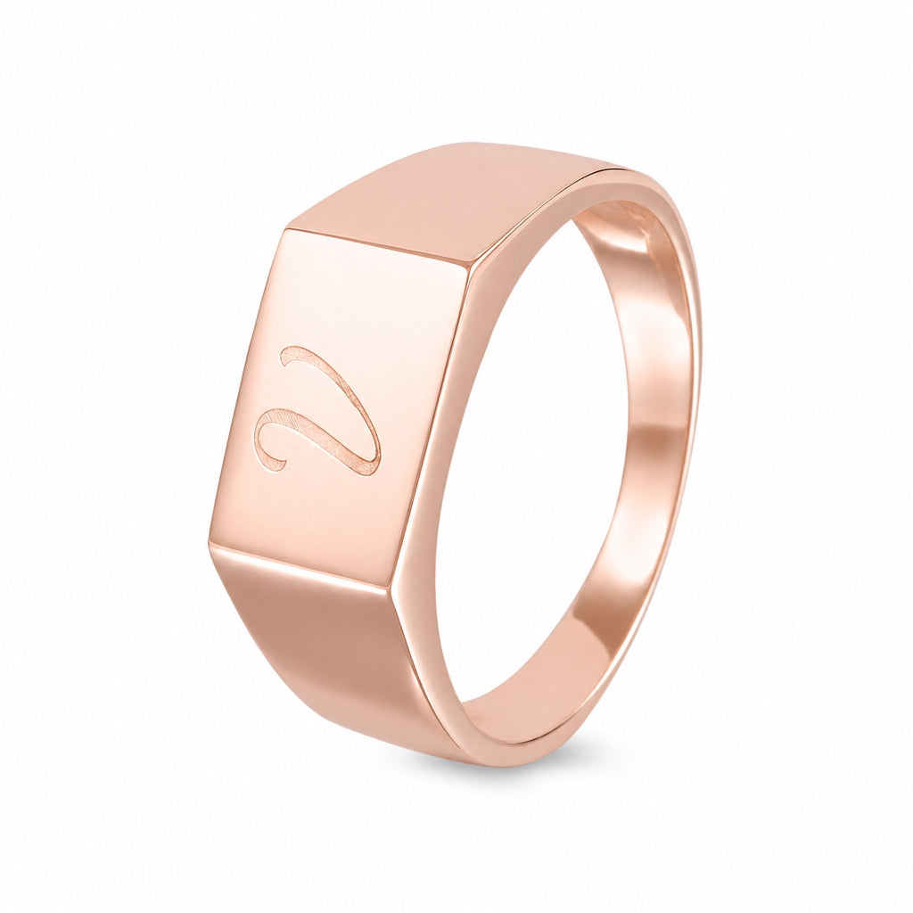 Anillo para hombre en oro rosa 10k con grabado personalizado de inicial