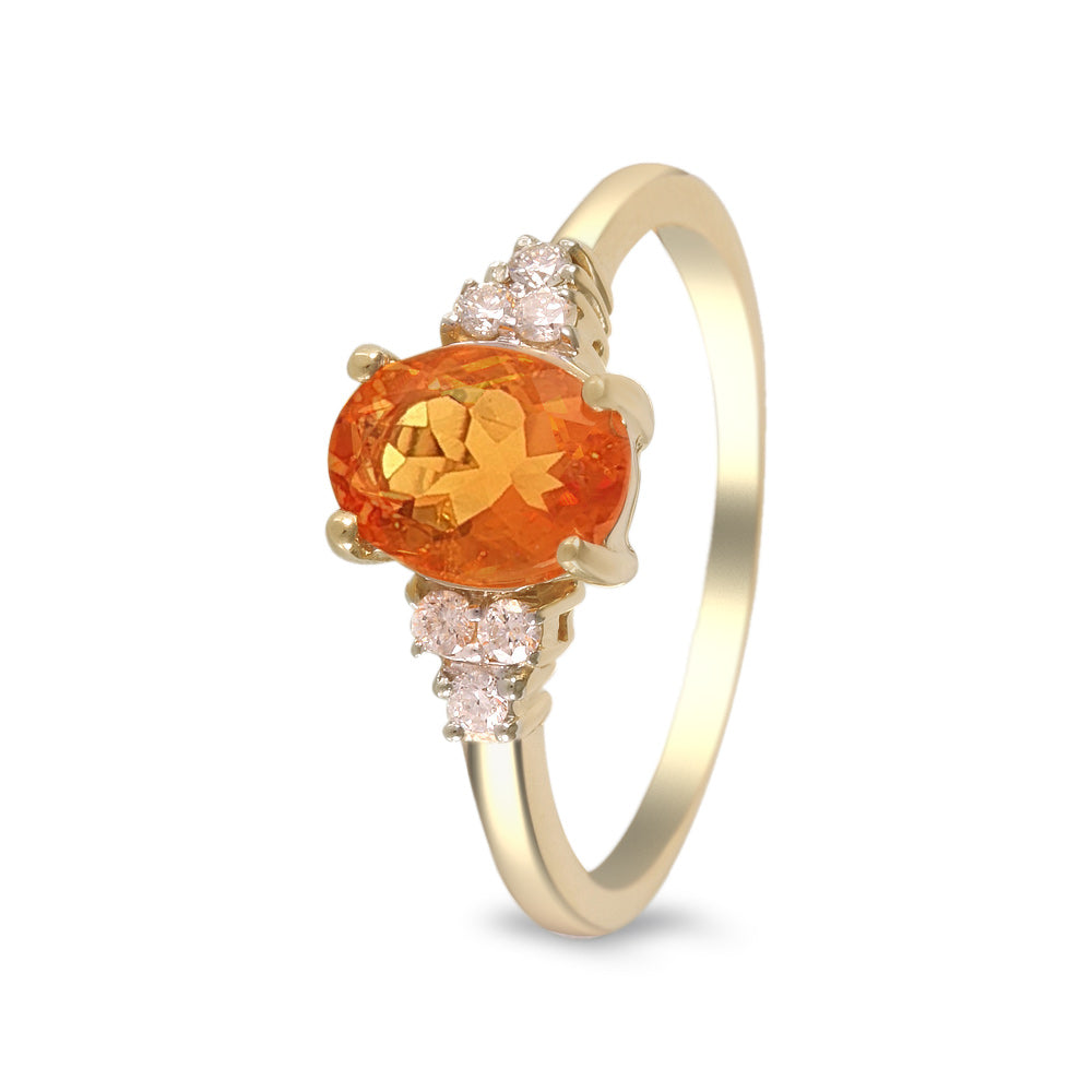 Anillo con ópalo de fuego y diamantes laterales