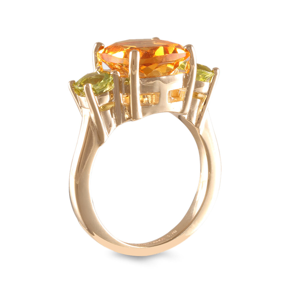 Anillo con citrina y peridotos laterales