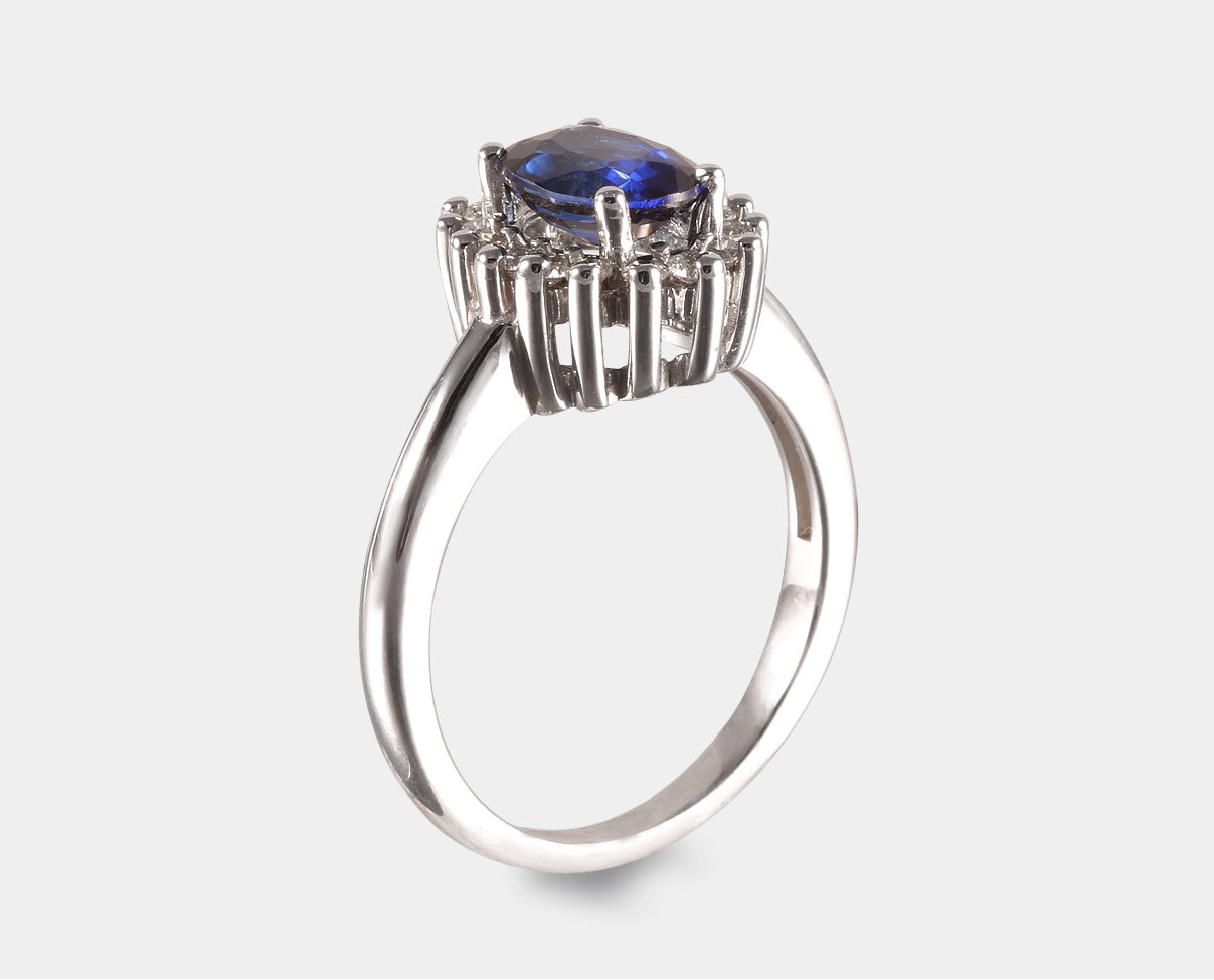 Anillo con zafiro y halo de diamantes