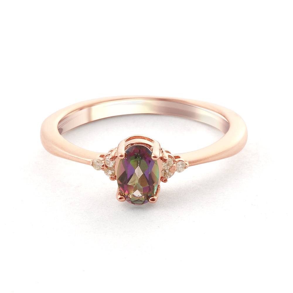 Anillo con topacio místico y diamantes laterales