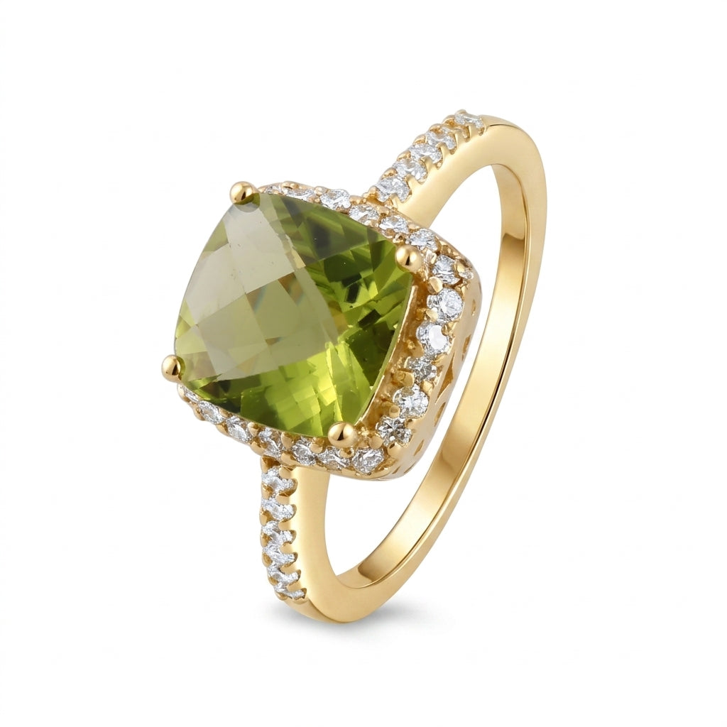 Anillo de oro amarillo con peridoto y diamantes