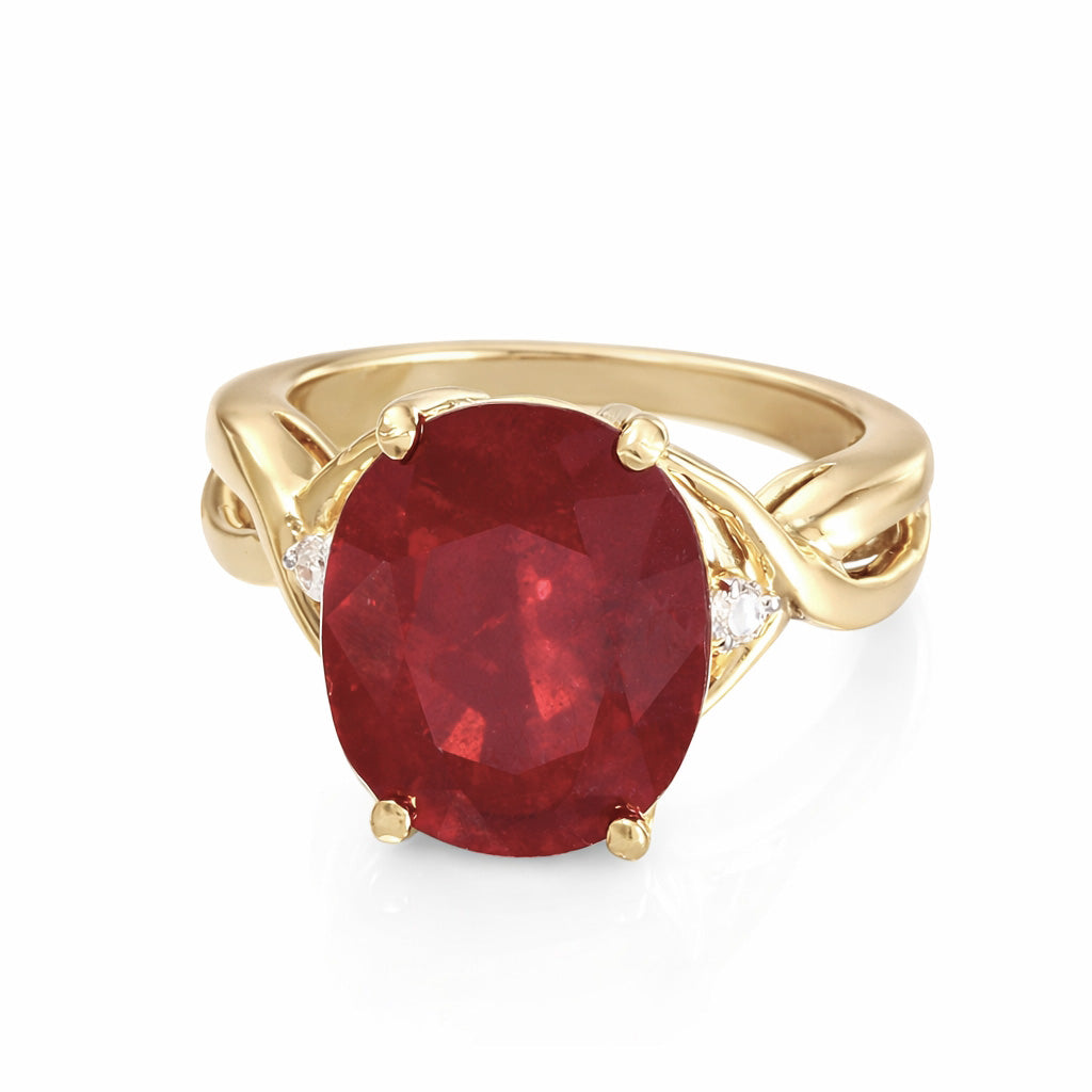 Anillo con rubí  y diamantes laterales