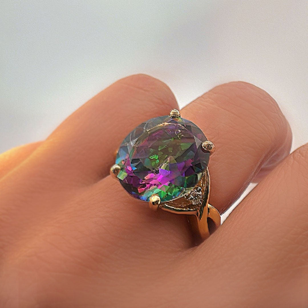Anillo con topacio místico y diamantes laterales
