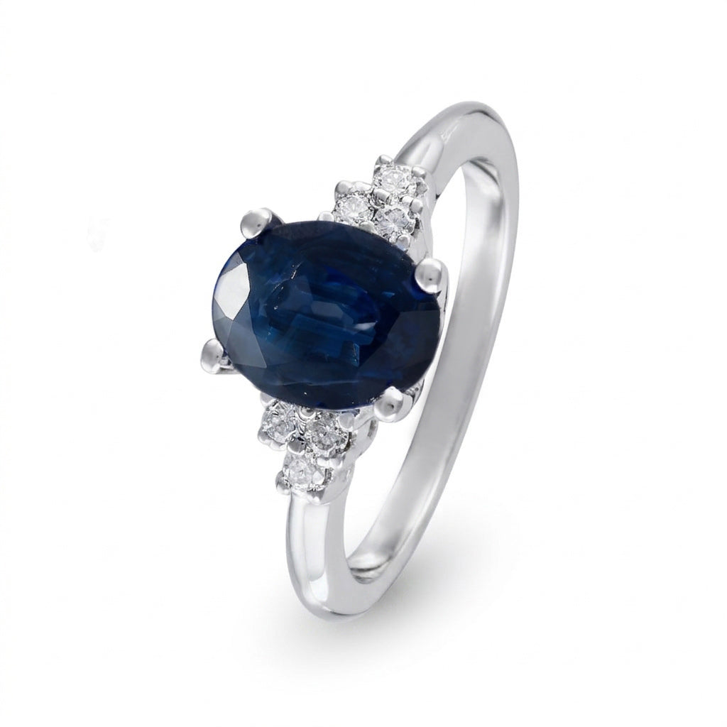 Anillo de oro blanco con zafiro y diamantes