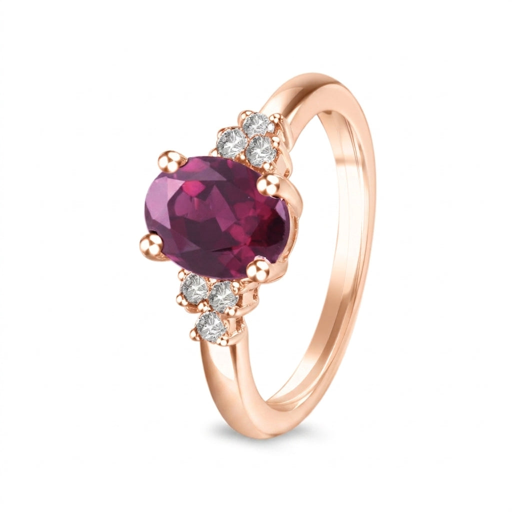 Anillo de oro rosa con rodolita y diamantes