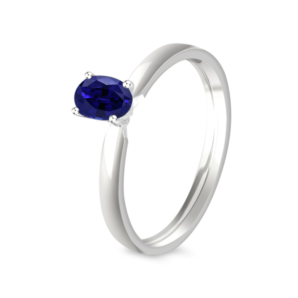 Anillo solitario estilo clásico con zafiro