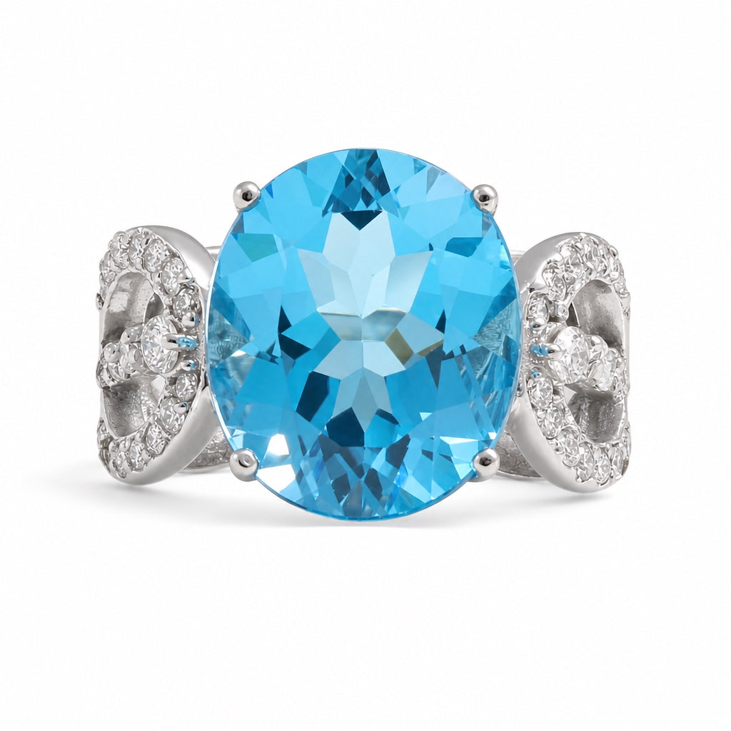 Anillo con topacio azul y diamantes laterales