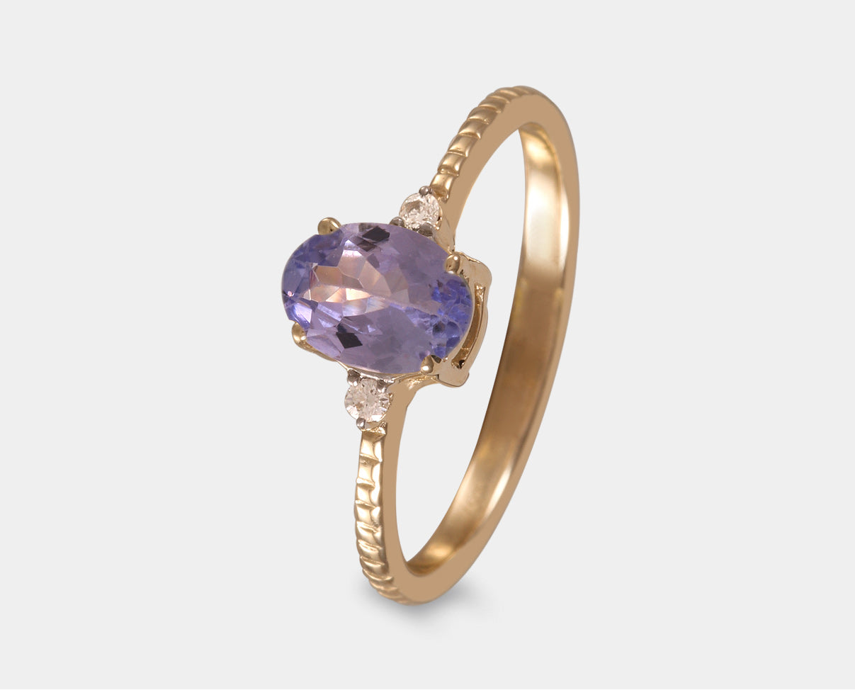 Hermoso Anillo con Tanzanita y Diamante en Oro Amarillo 14k, también para usarse como anillo de compromiso.
