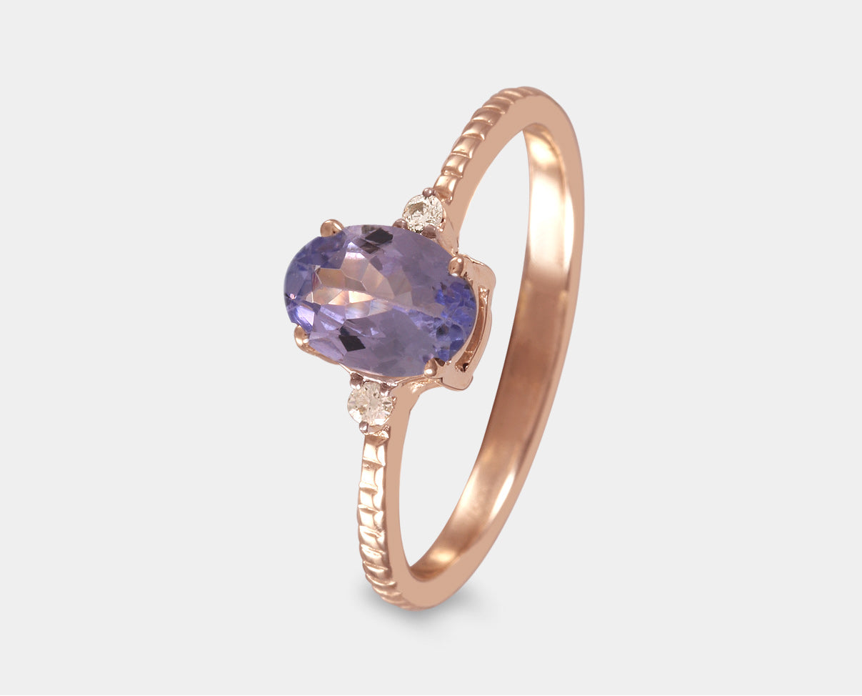 Hermoso Anillo con Tanzanita y Diamante en Oro Rosa 14k, también para usarse como anillo de compromiso.