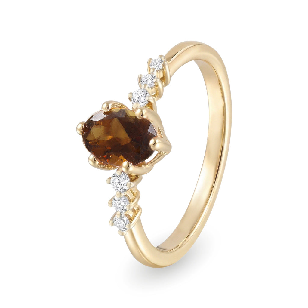 Anillo de oro amarillo con turmalina y diamantes laterales