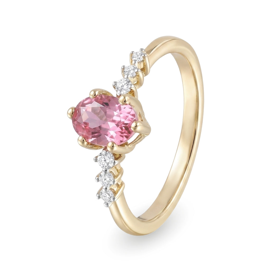 Anillo de oro amarillo con turmalina y diamantes laterales