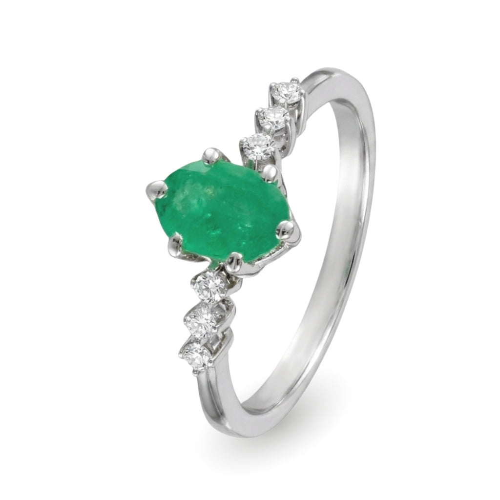 Anillo de oro blanco con esmeralda y diamantes laterales