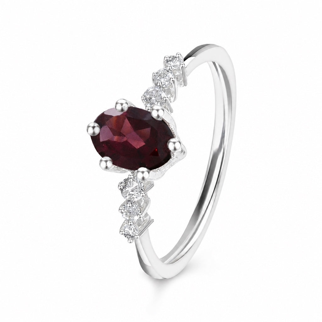 Anillo de oro blanco con rodolita y diamantes laterales