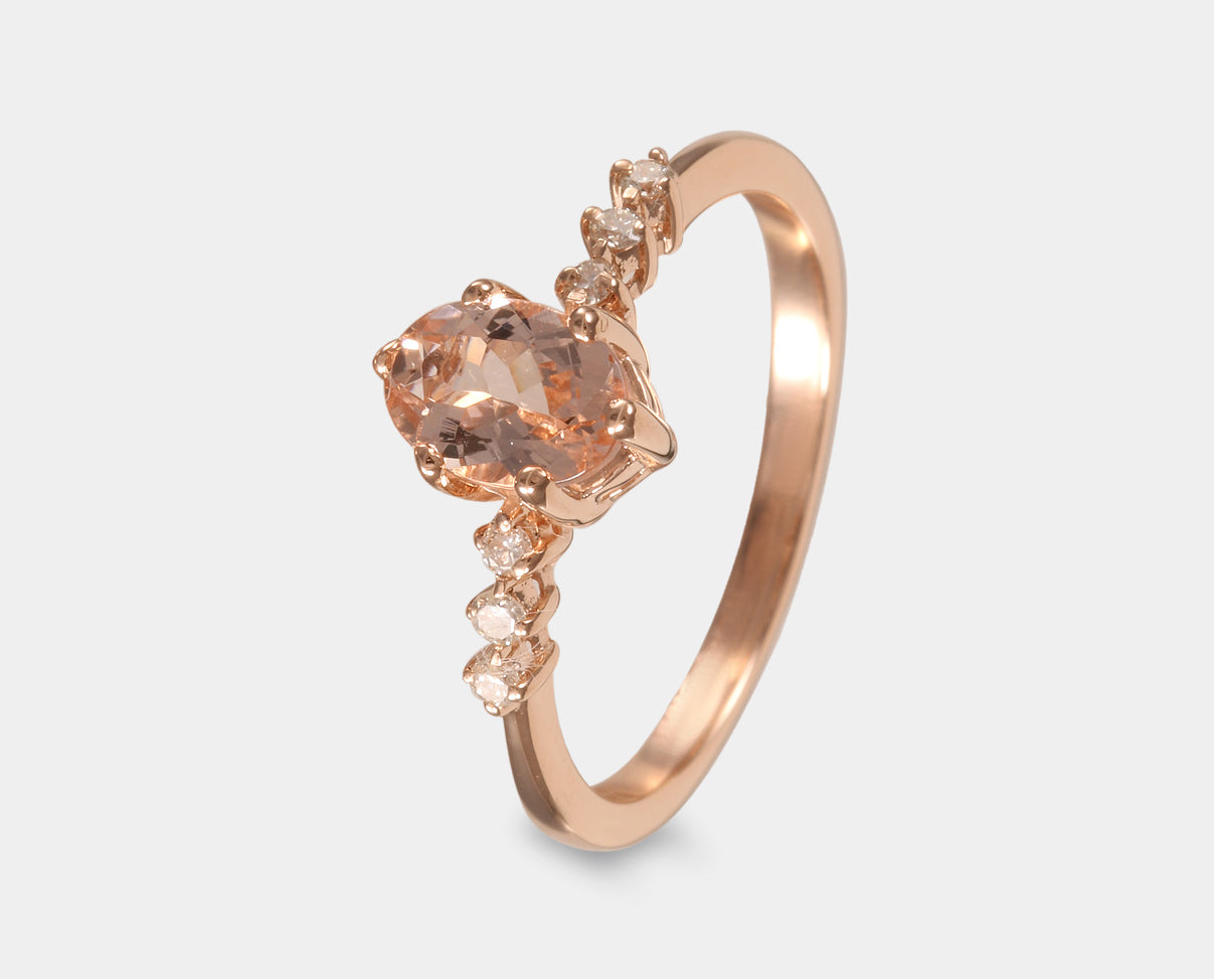 Anillo oro rosa 14k con Morganita corte oval y diamantes laterales. Anillo  de Compromiso con piedra natural.