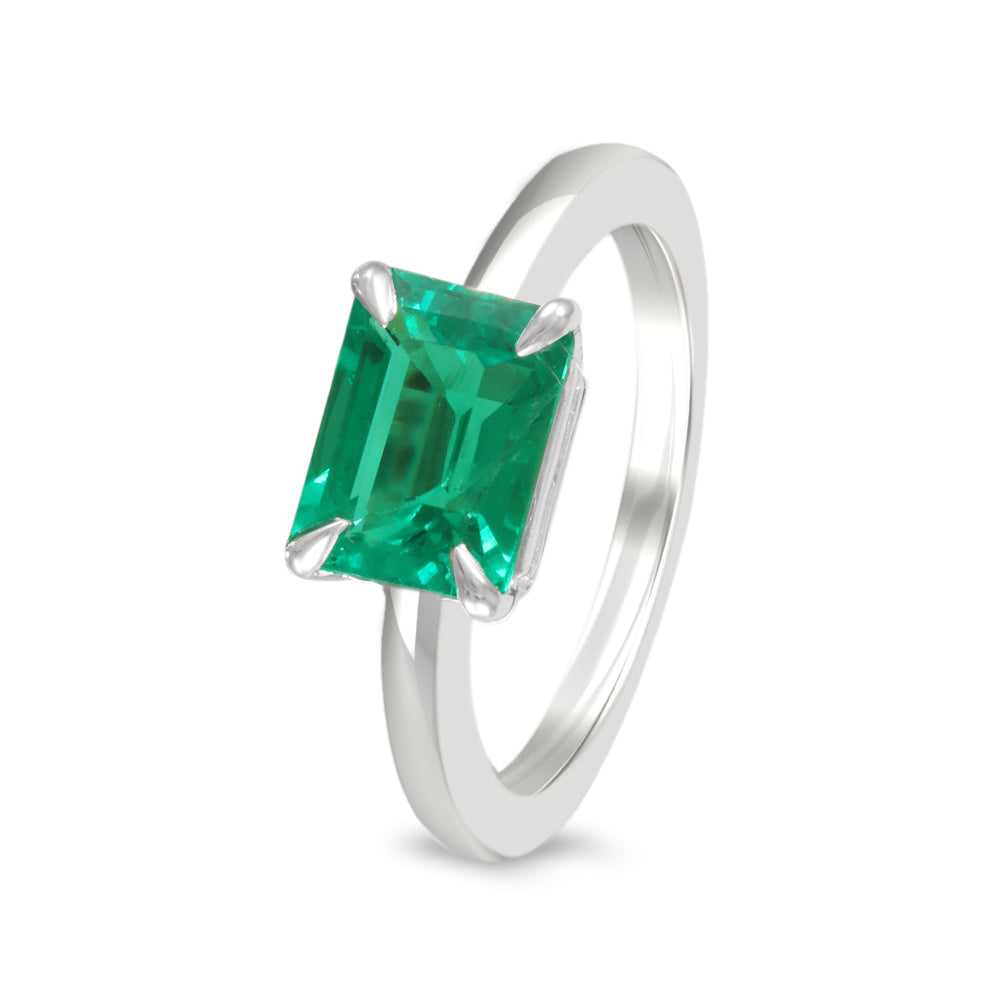 Anillo de oro blanco con esmeralda