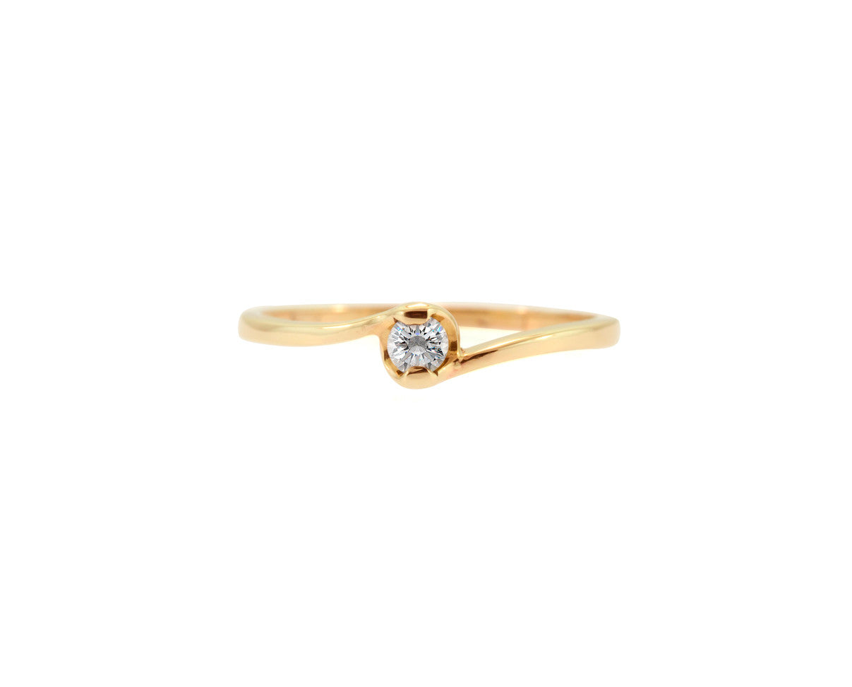 anillo de compromiso oro amarillo con diamante.